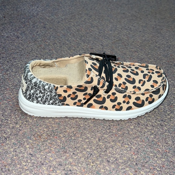 hey dude womens cheetah shoes